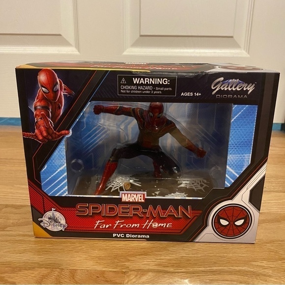 Disney Store Spider-Man PVC Diorama Far From Home NEW Figure Gallery - Picture 2 of 6